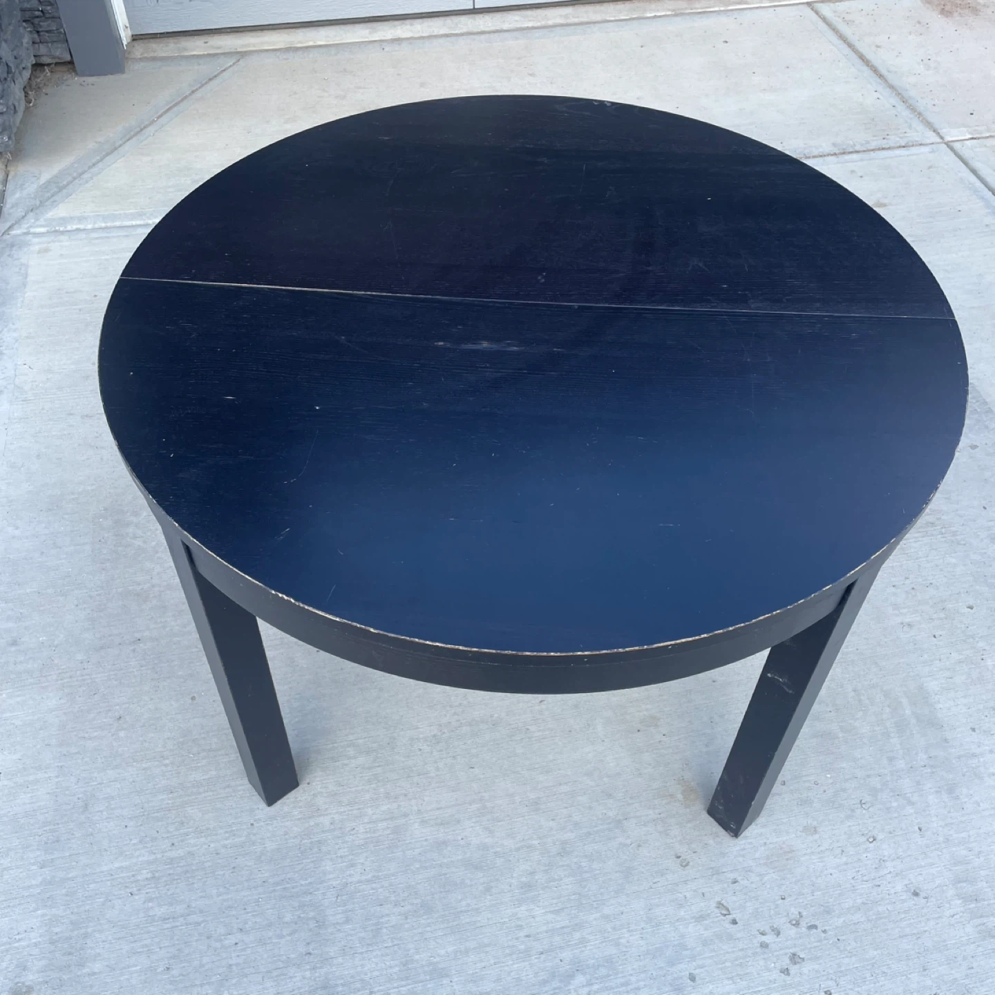 Round Dining Table - photo 3