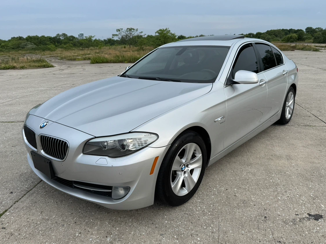 12 Silver BMW 528i Sedan Xdrive 2.0L