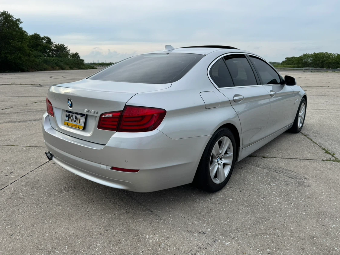 12 Silver BMW 528i Sedan Xdrive 2.0L - photo 4