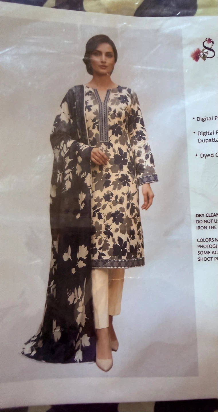 S Designer Floral Print 3-Piece Lawn Suit with Dupatta