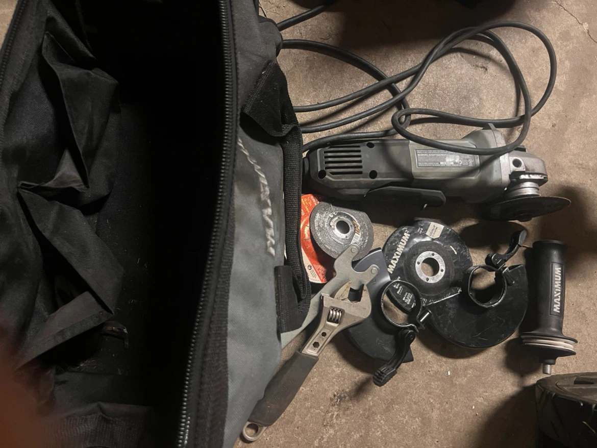 maximum 4 1/2” heavy duty barrel grip angle grinder