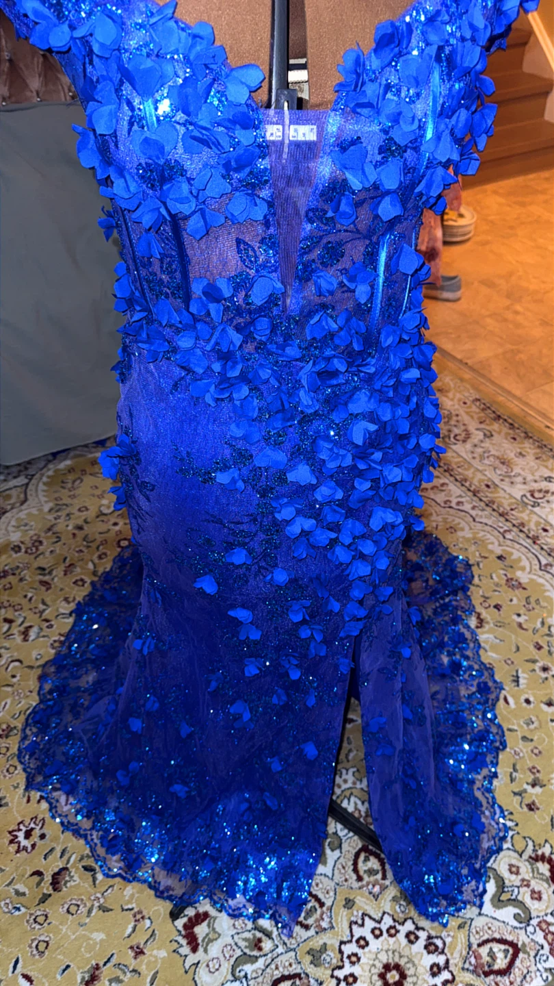 Royal Blue Floral Appliqué Evening Gown - photo 2