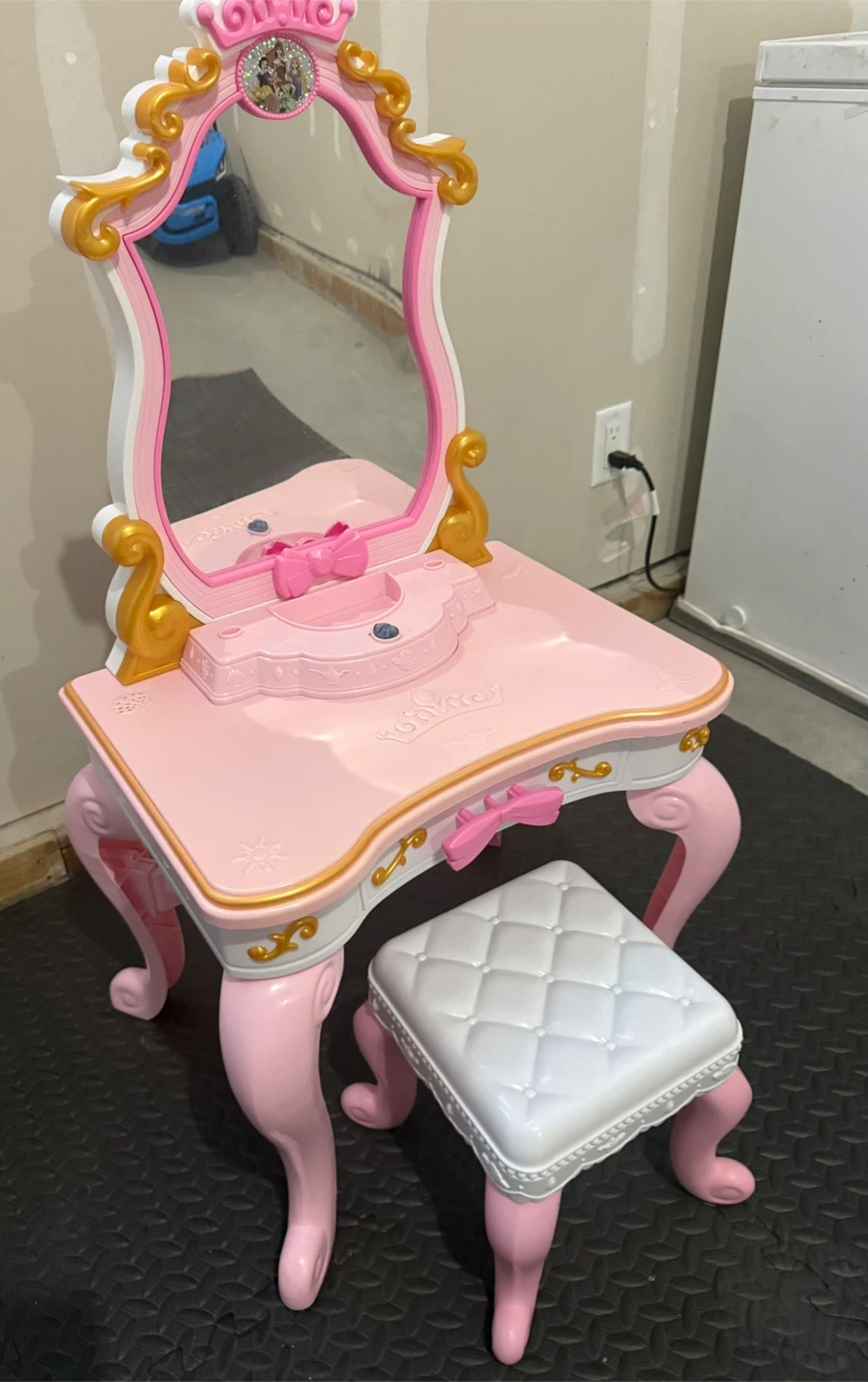 Pink Princess Vanity Set with Stool - photo 2