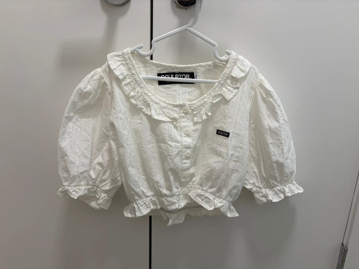 SCULPTOR White Ruffle Puff Sleeve Top