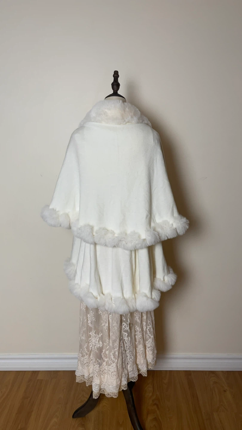 White faux fur trim capelet and lace dress - photo 3