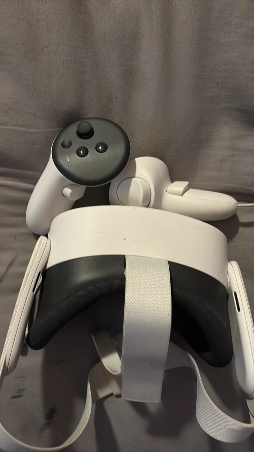 Meta Quest 3s 128gb VR Headset with Controllers - photo 2