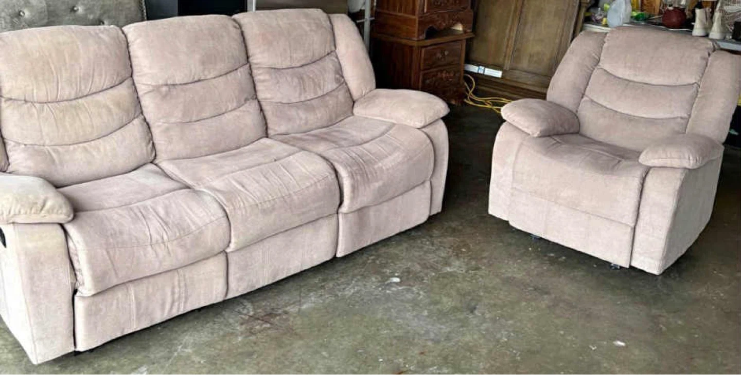 MOVING SALE ‼️3-Seater Reclining Sofa and Recliner Set