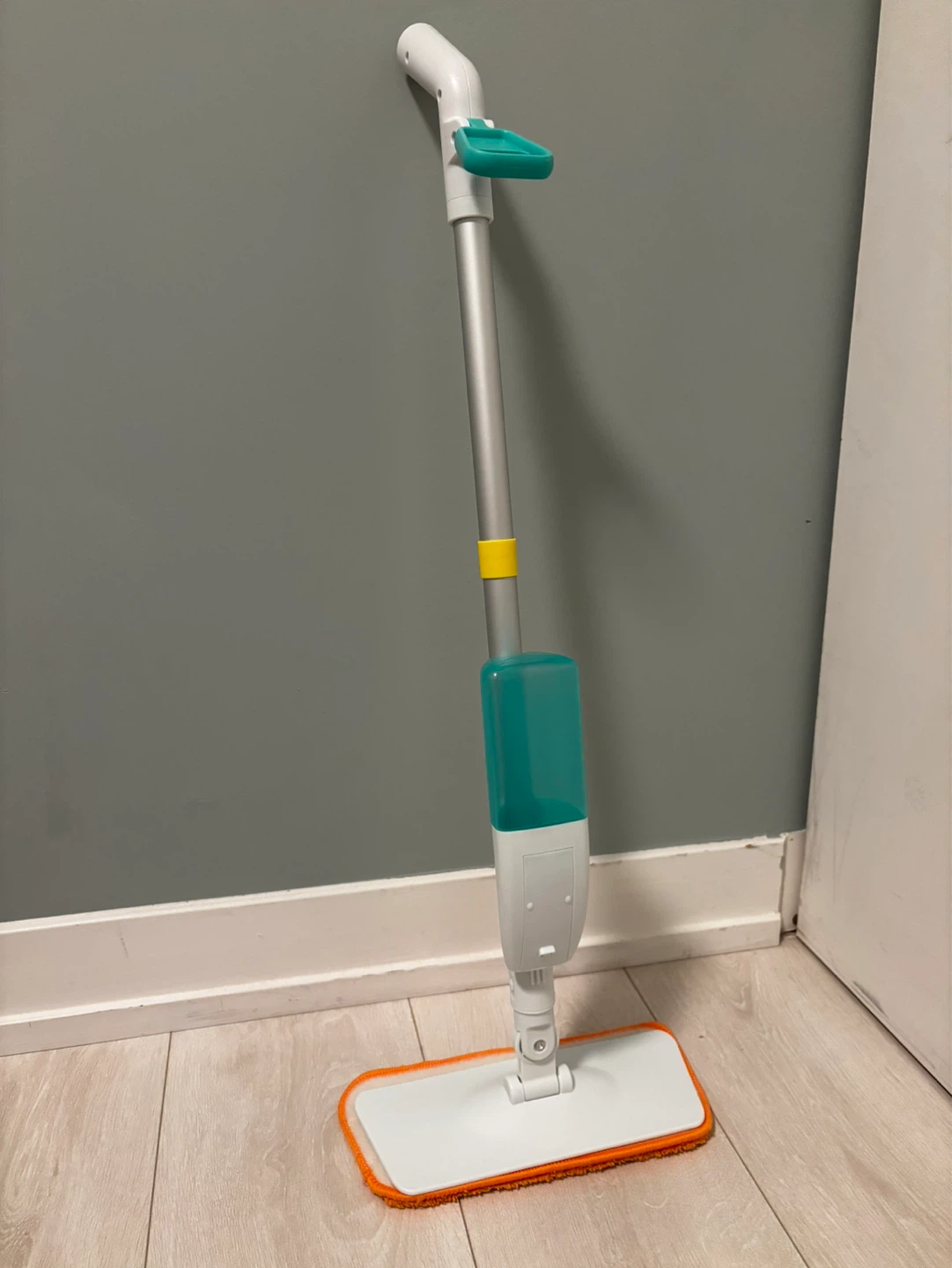 Lovevery Spray Mop with Orange Microfibre Pad - photo 3