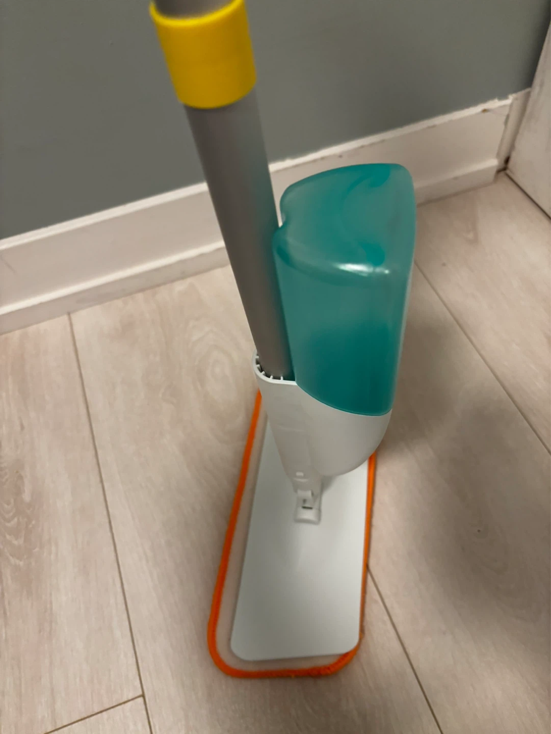 Lovevery Spray Mop with Orange Microfibre Pad - photo 2