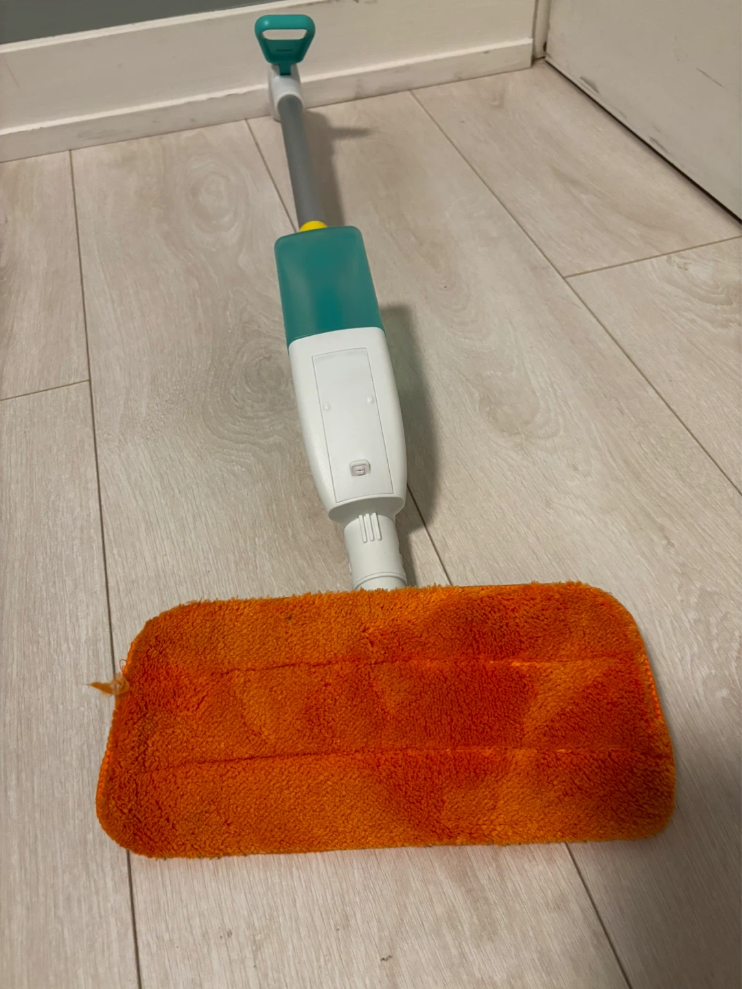 Lovevery Spray Mop with Orange Microfibre Pad