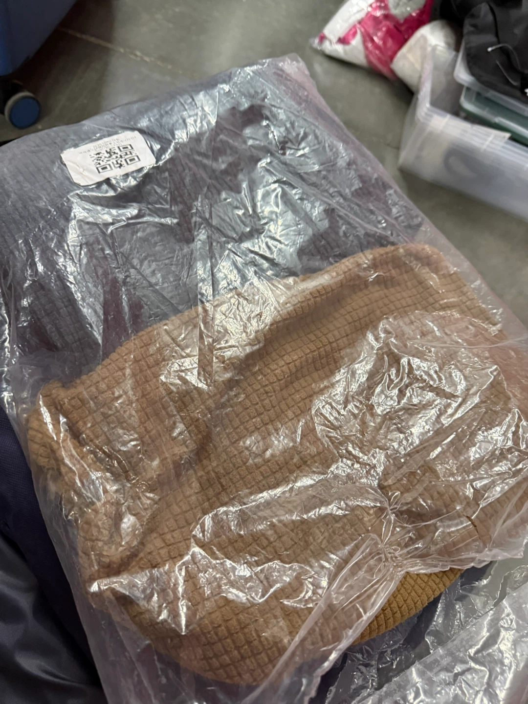 MOVING SALE ‼️ Tan and grey color chair cover - photo 2