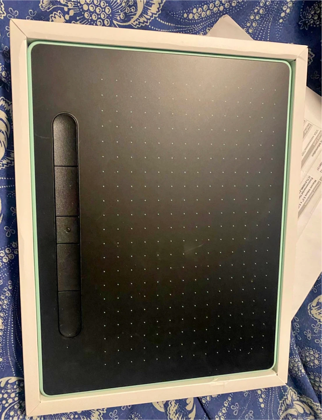 Wacom Intuos Graphic Tablet with Stylus (CTL6100WLE D) - Green - photo 2