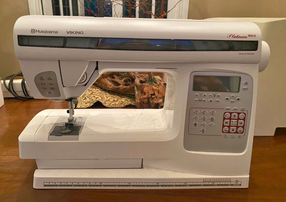 Husqvarna VIKING Platinum 950E Sewing Machine