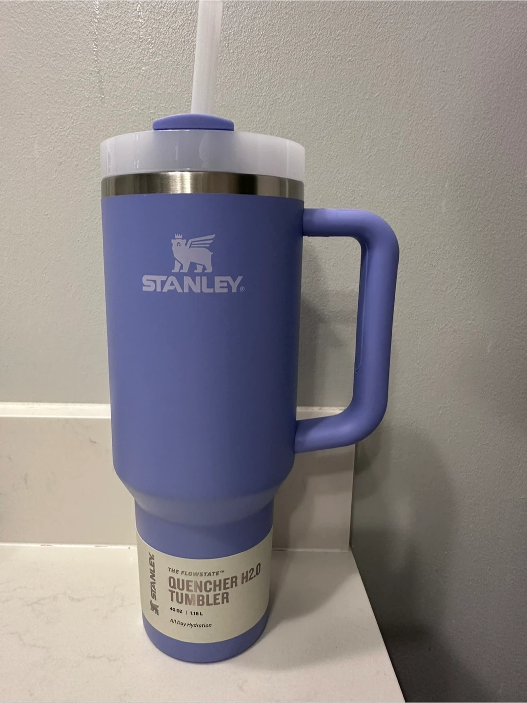 New Stanley The Flowstate Quencher H2.0 Tumbler 40 oz Hydrangea