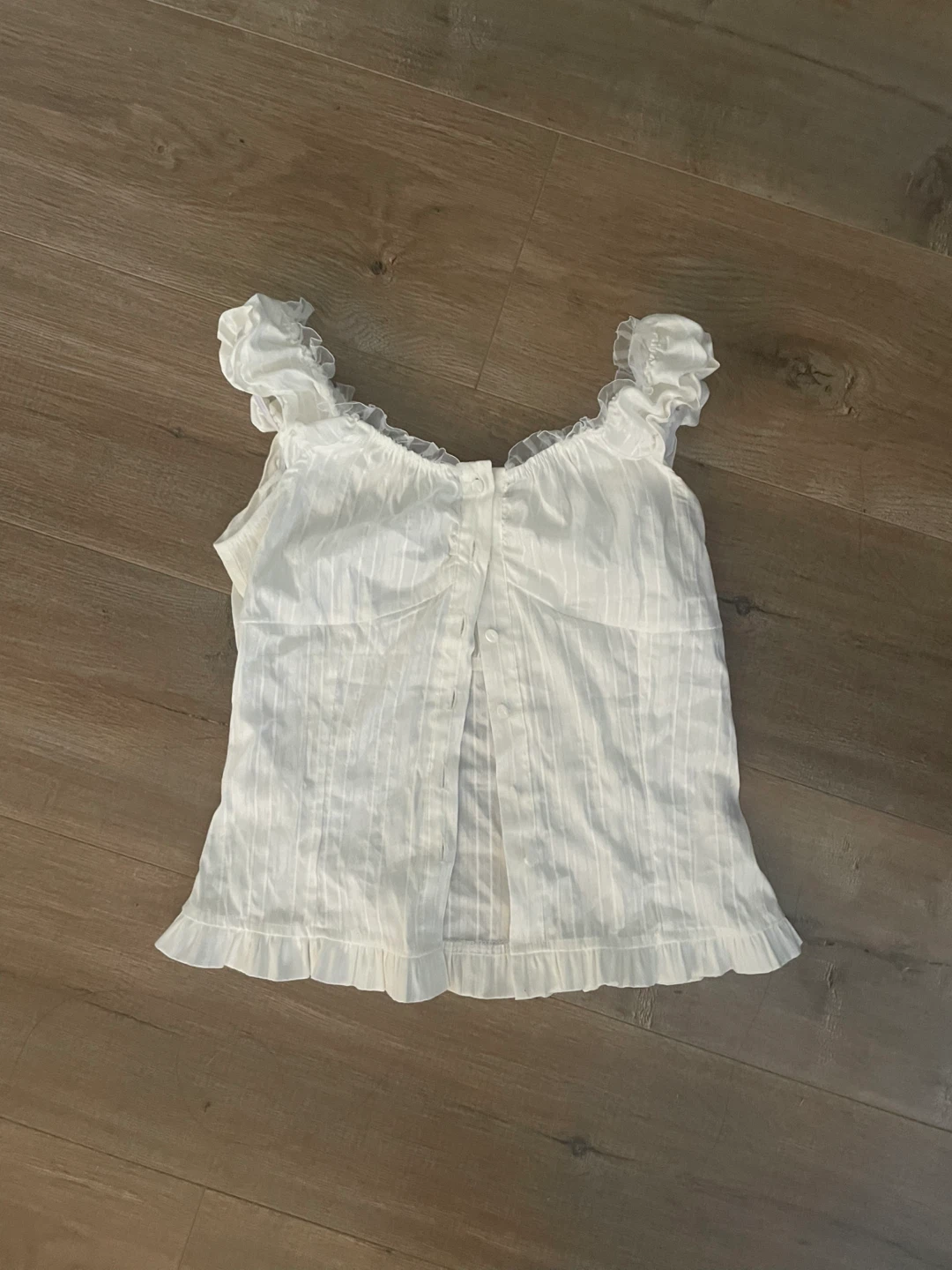 white ruffled cami top
