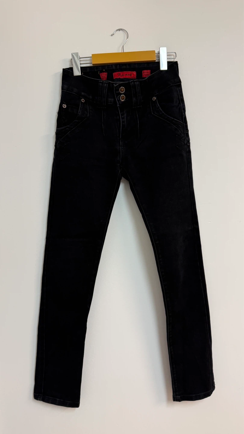 2 pairs of jeans - $15 - photo 2