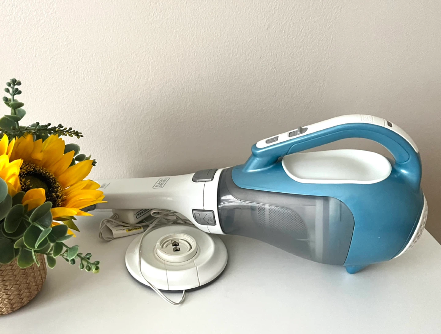 Black+Decker handheld vacuum, cordless. - photo 2