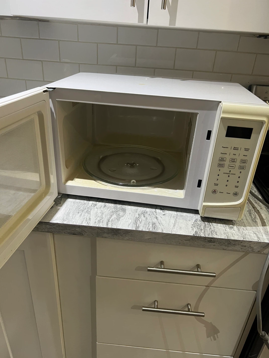 Microwave - photo 2