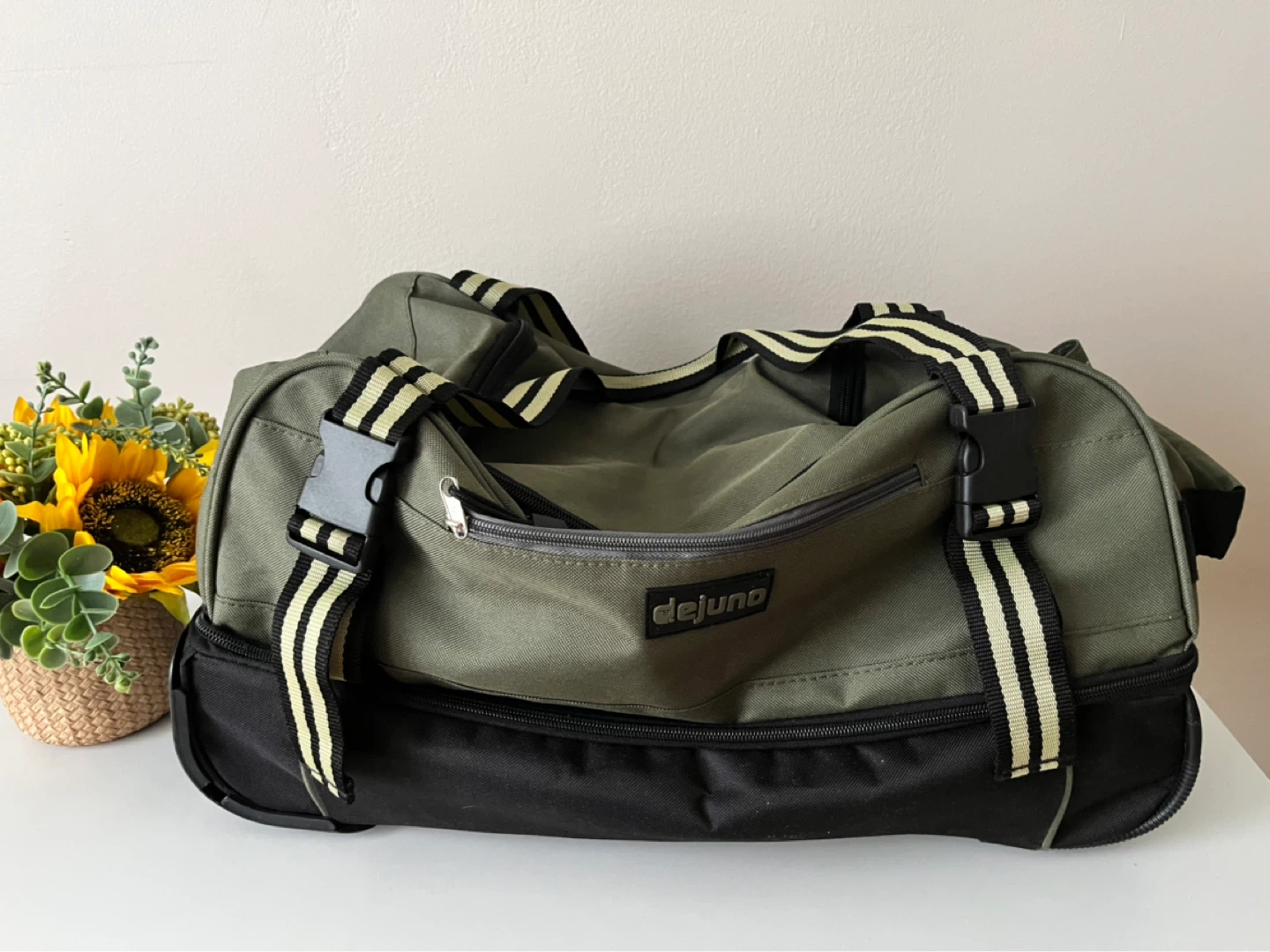 DEJUNO 20 - inch lightweight rolling duffle bag
