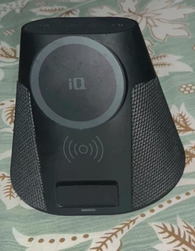 iQ Wave Home Speaker with MagSafe Wireless Charger