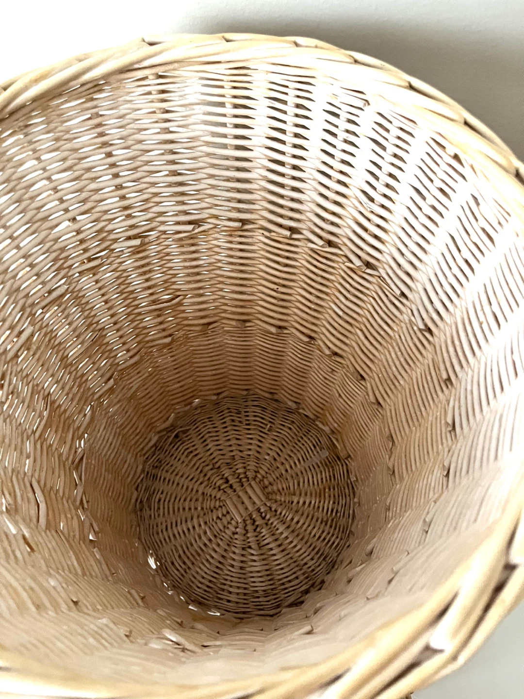 Wicker Laundry Hamper with Lid - photo 2