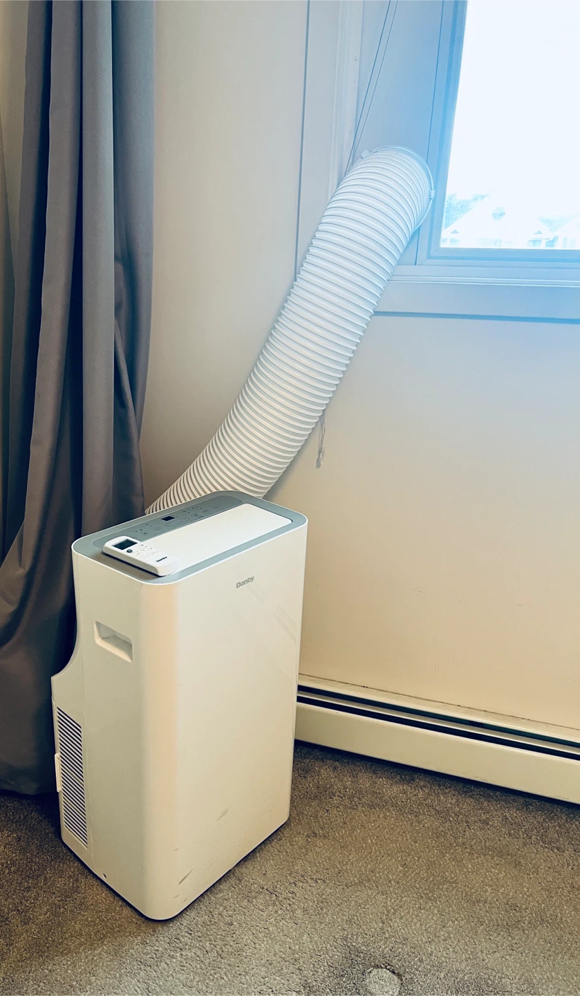 Danby 12,000 BTU Portable A/C – Excellent Condition - photo 5