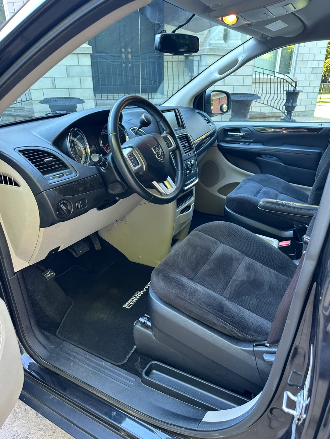 2015 Dodge Grand Caravan SXT PLUS - photo 5
