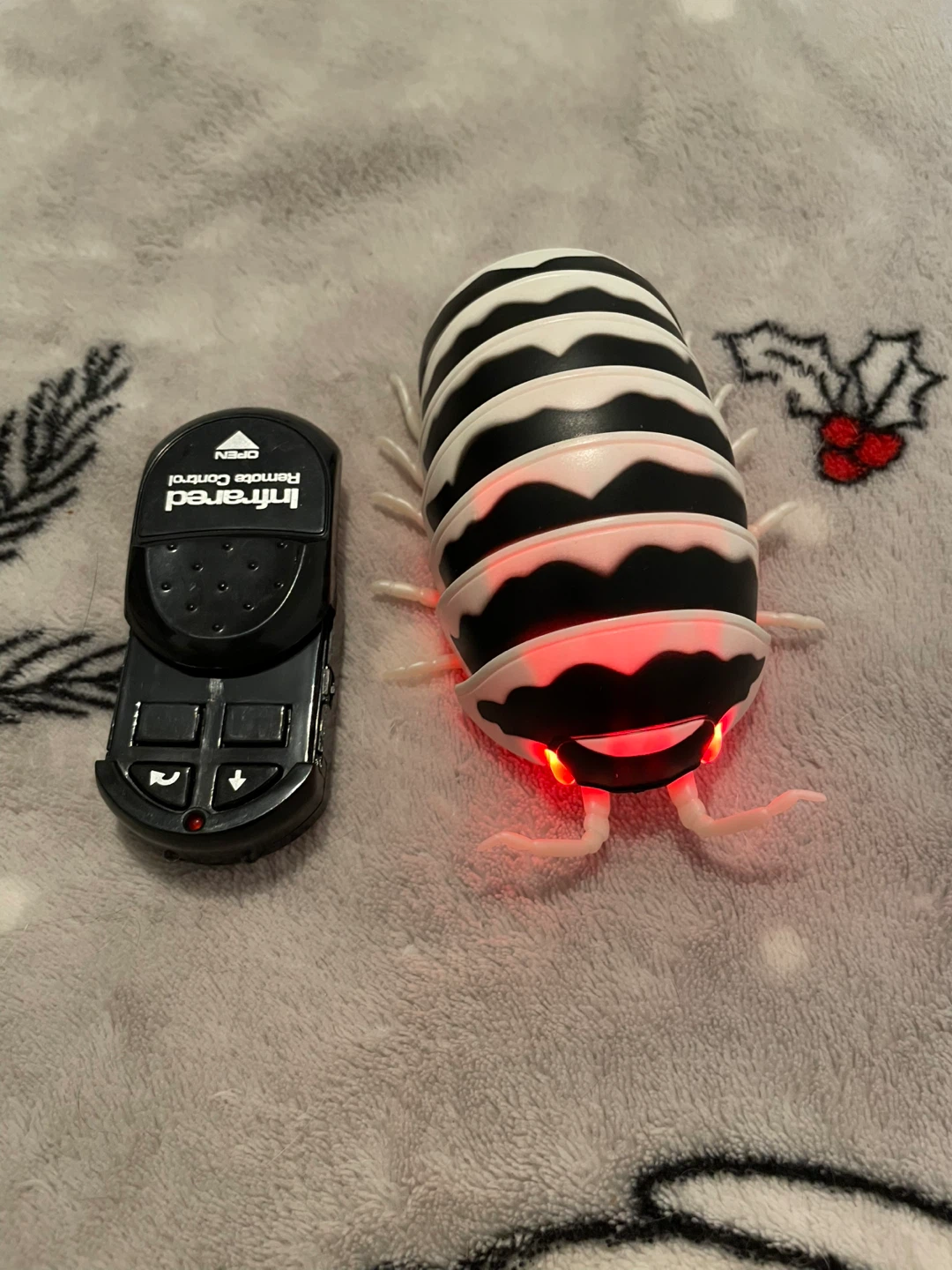 Remote Control Bug Cat Toy - photo 2