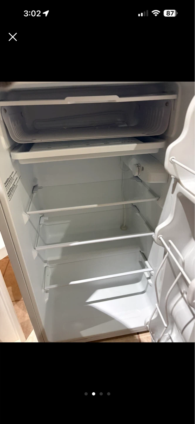 Master Chef White Mini Fridge - photo 2