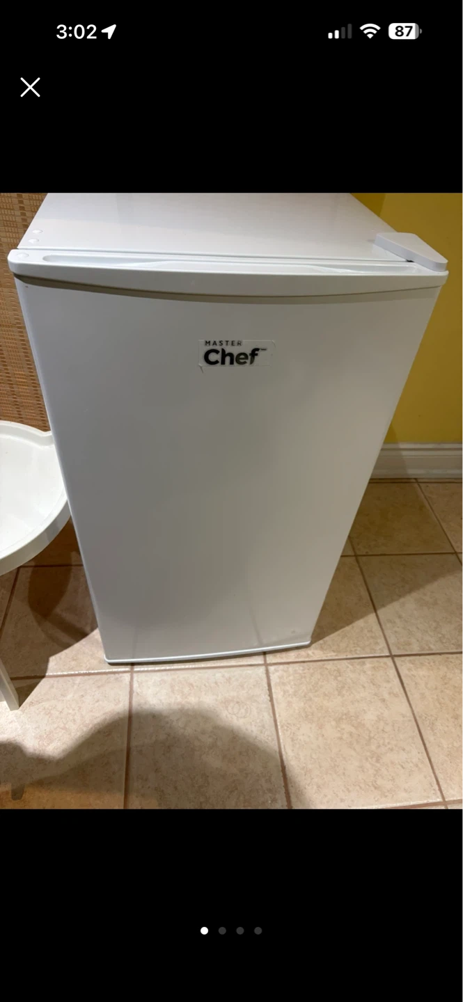 Master Chef White Mini Fridge