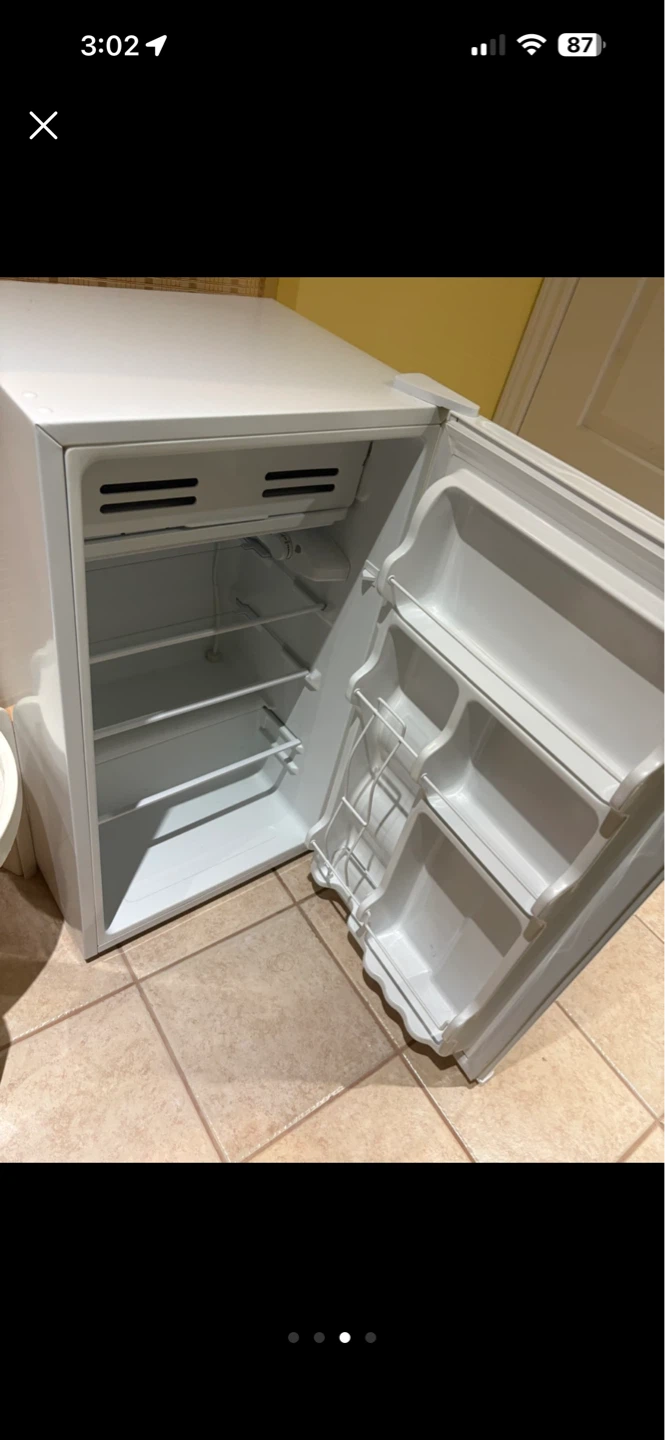 Master Chef White Mini Fridge - photo 3