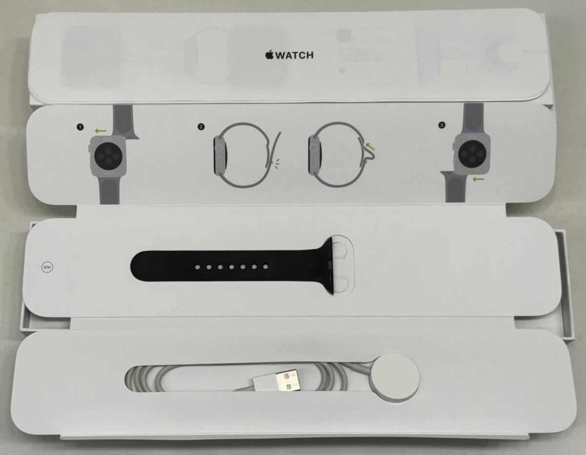 Space Grey Apple Watch Series 3 With Extra Wristbands - photo 2