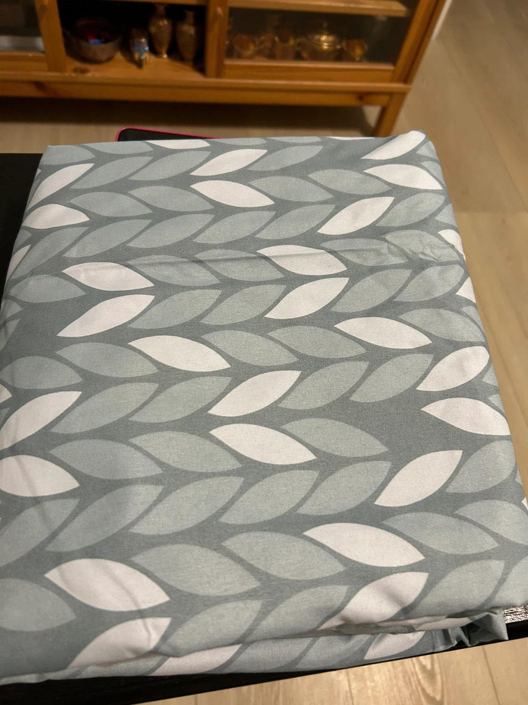 Grey Leaf Pattern Duvet Cover Set