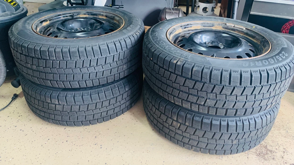 Set of 4 Winter Tires on Rims - photo 2