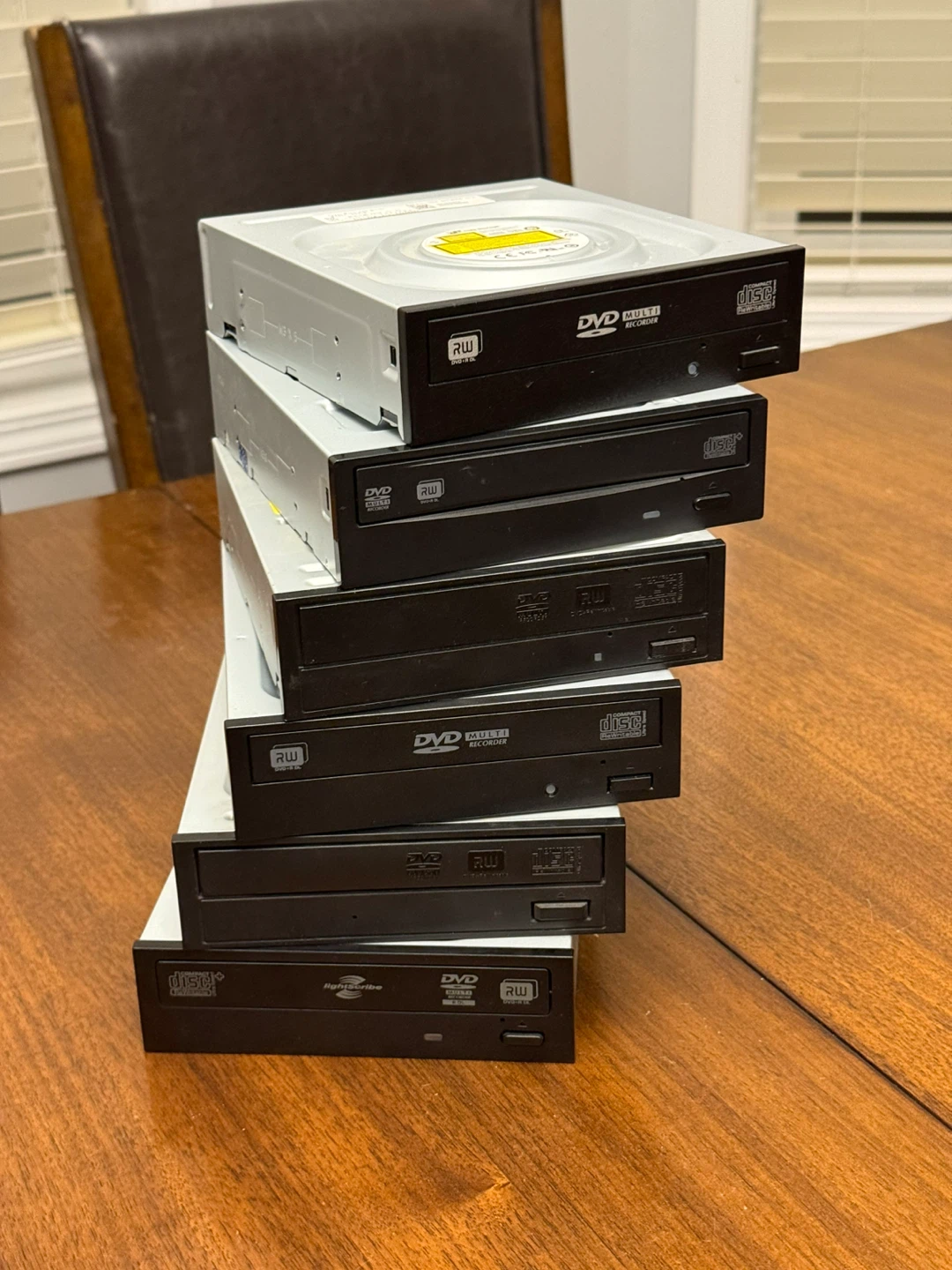 Lot of 6 DVD Sata Drives