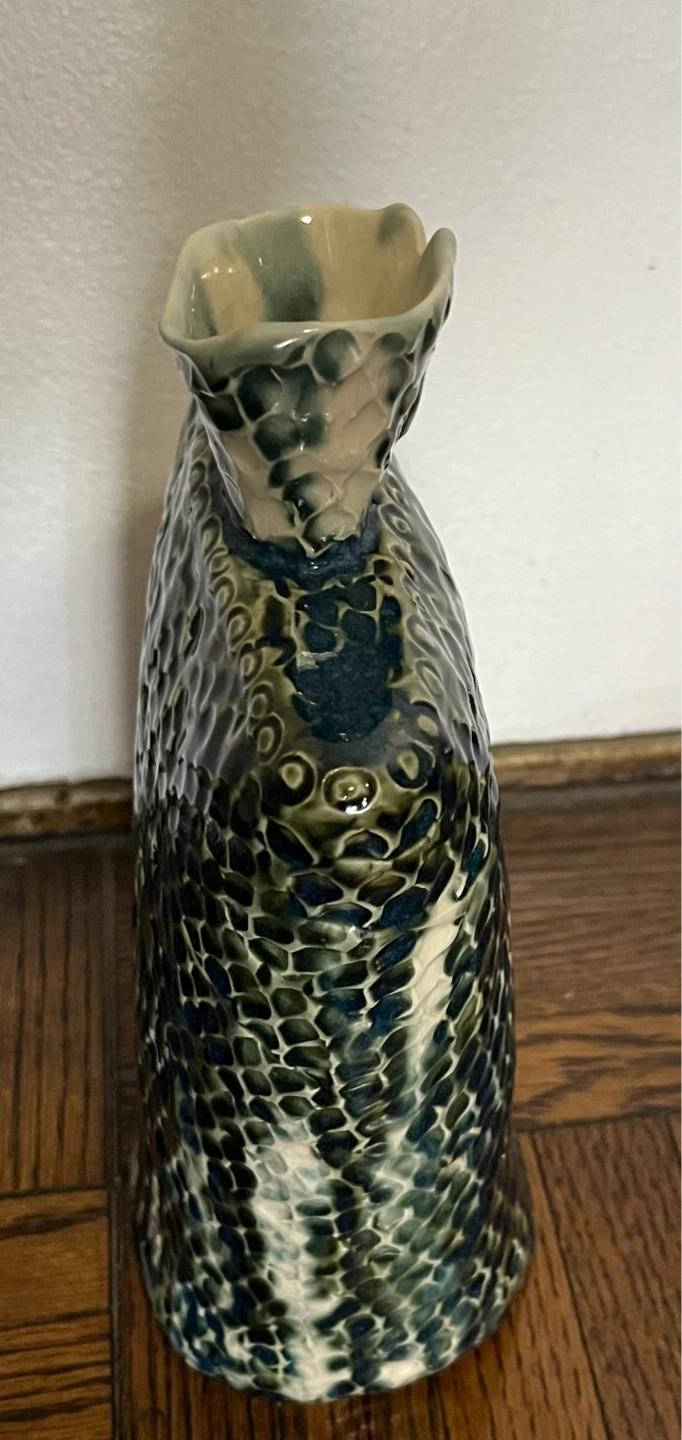 Glazed fish scale pottery vase with fold detail - photo 4