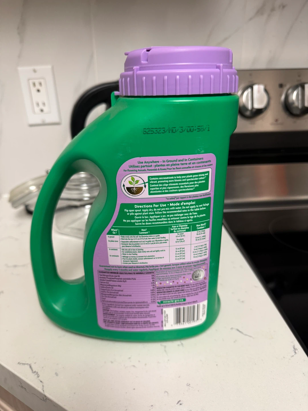 Miracle-Gro Shake 'n Feed Ultra Bloom Plant Food - photo 2