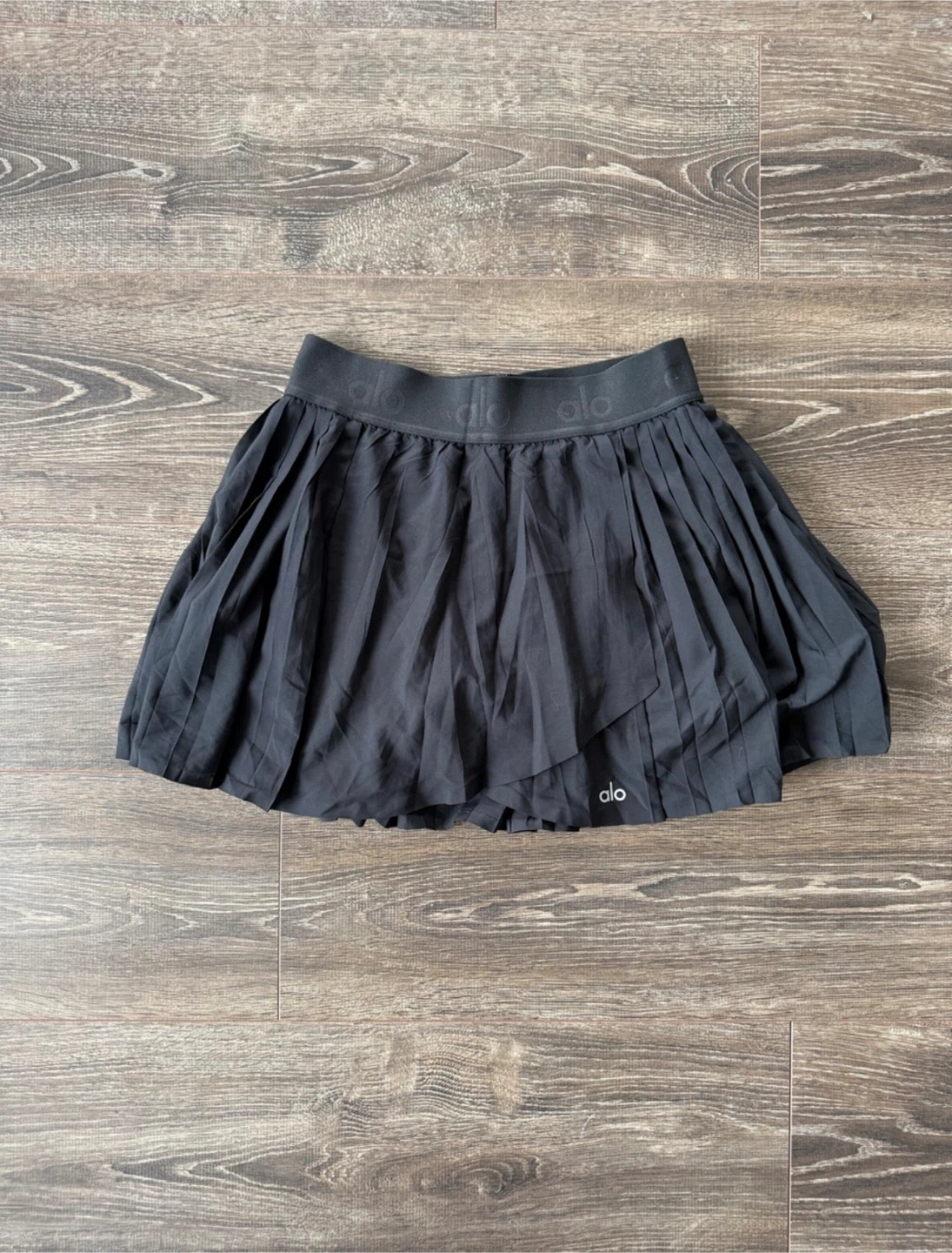 Alo Yoga Black Pleated Tennis Skirt size small - photo 2