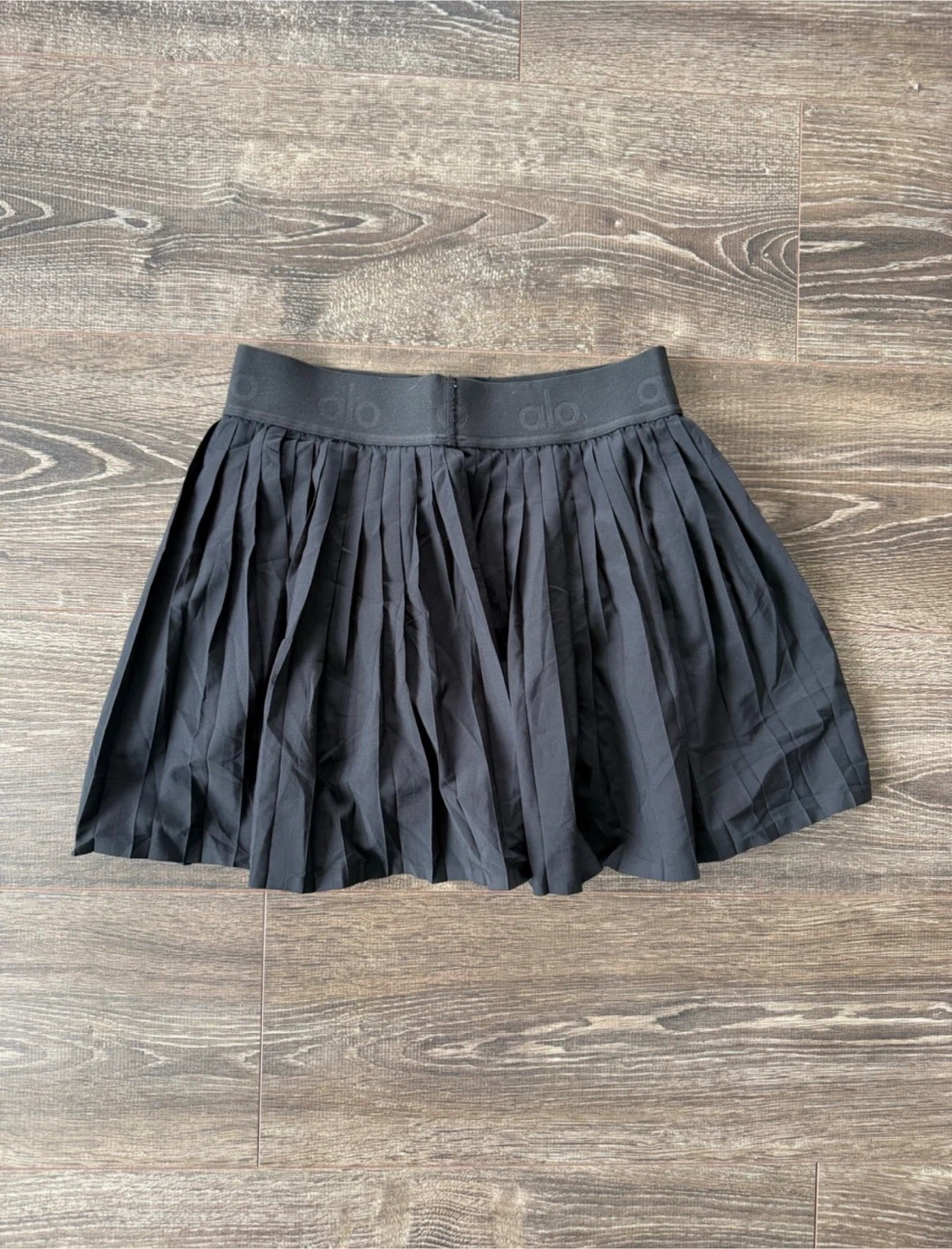 Alo Yoga Black Pleated Tennis Skirt size small - photo 3