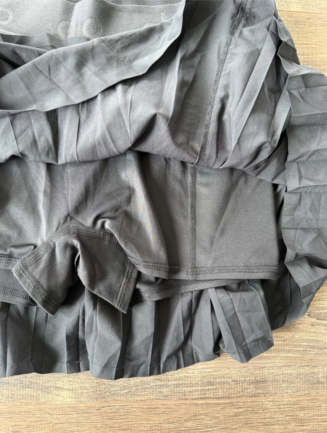 Alo Yoga Black Pleated Tennis Skirt size small - photo 4