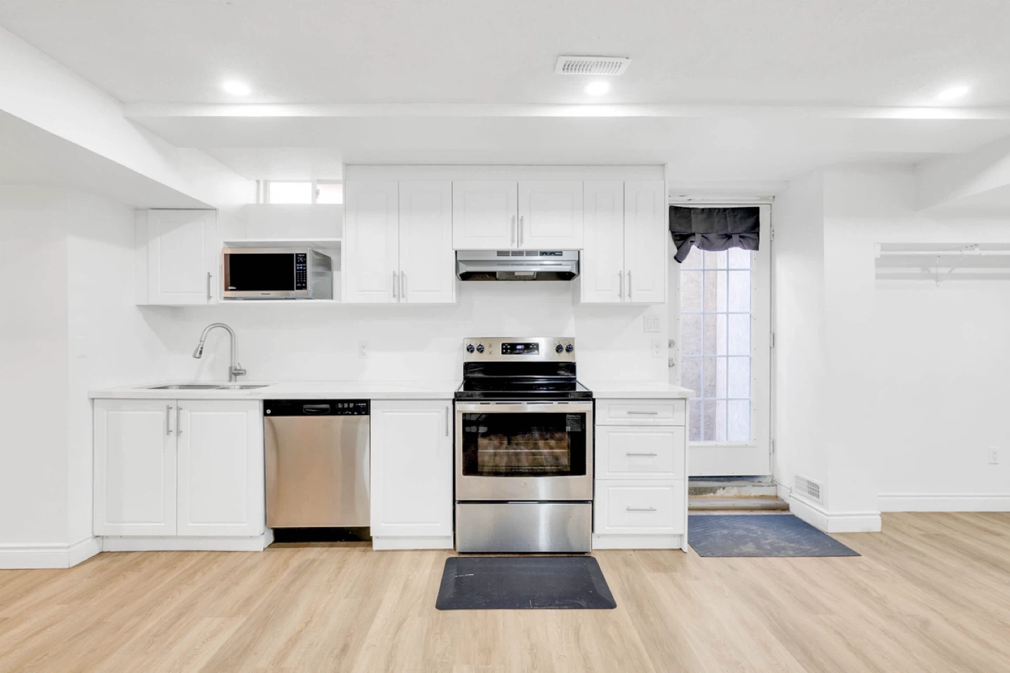 2bd 2 bt+Den basement apartment for rent Scarborough - photo 4