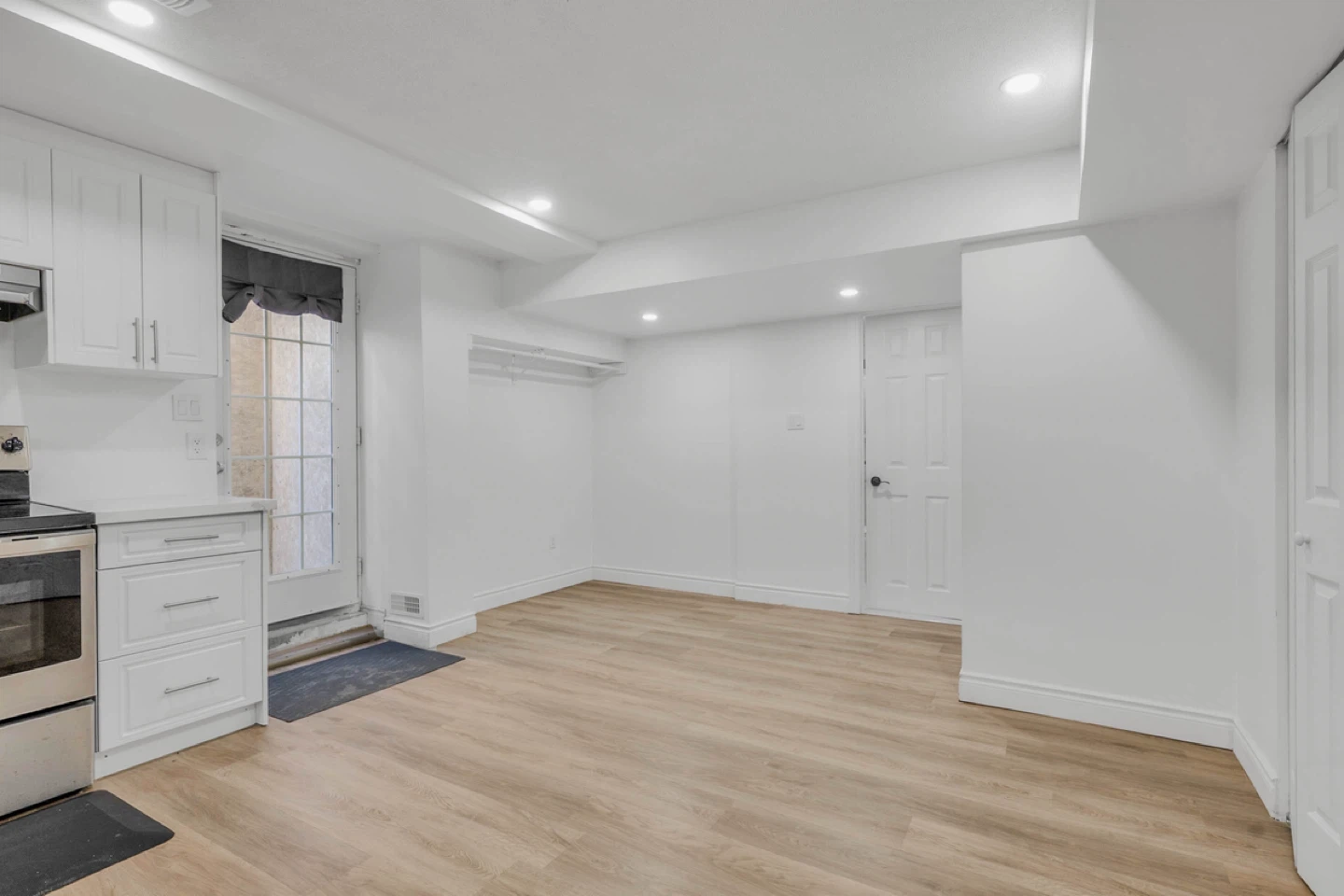 2bd 2 bt+Den basement apartment for rent Scarborough - photo 3