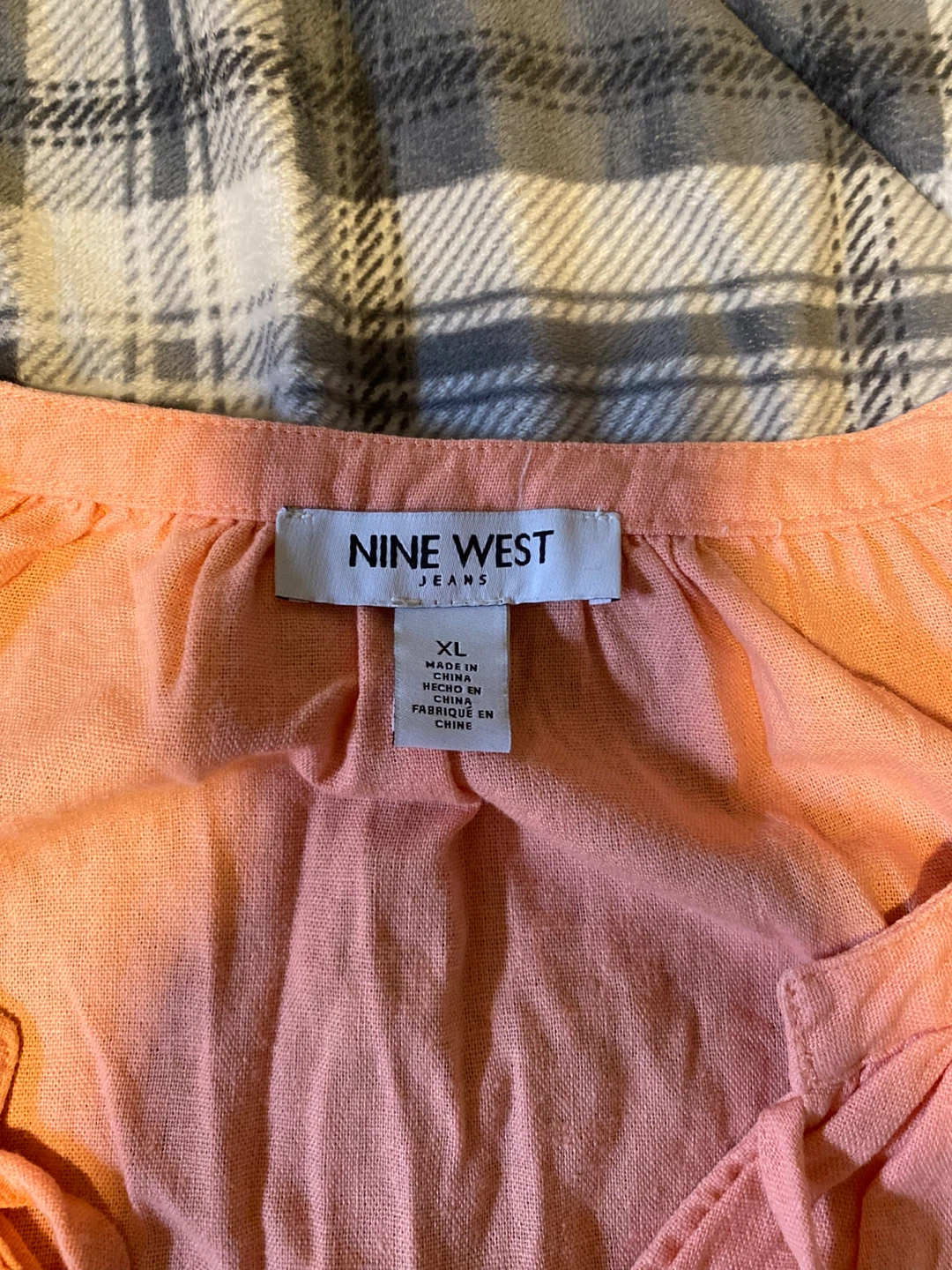 Women’s Nine West Jeans Peach V-Neck Blouse Size XL - photo 2