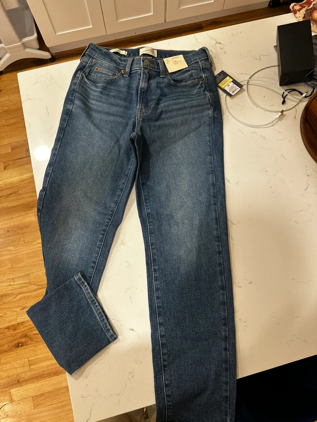 Universal Thread Women's 80s Slim Jeans - Mid Blue