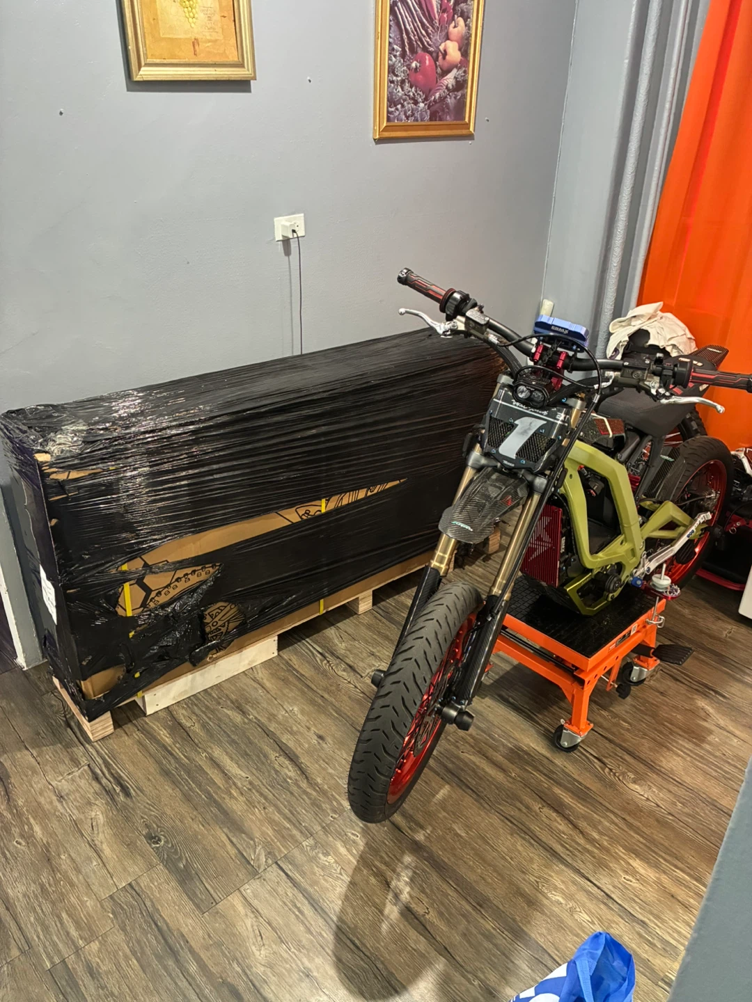 Sur Ron Electric Dirt Bike brand new in box - photo 2