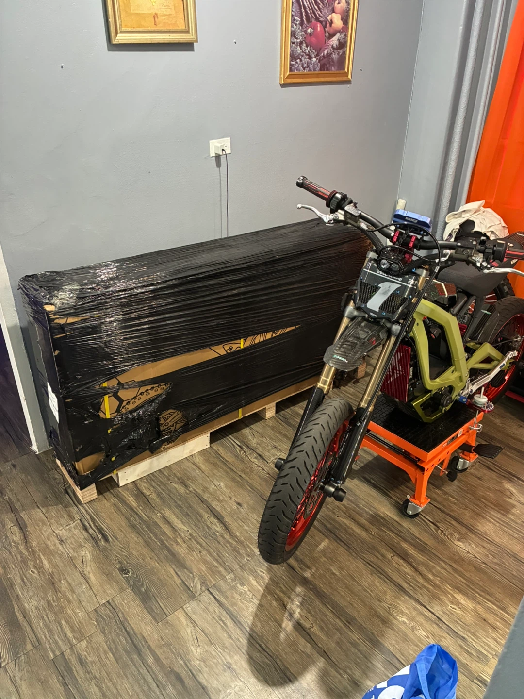 Sur Ron Electric Dirt Bike brand new in box - photo 3
