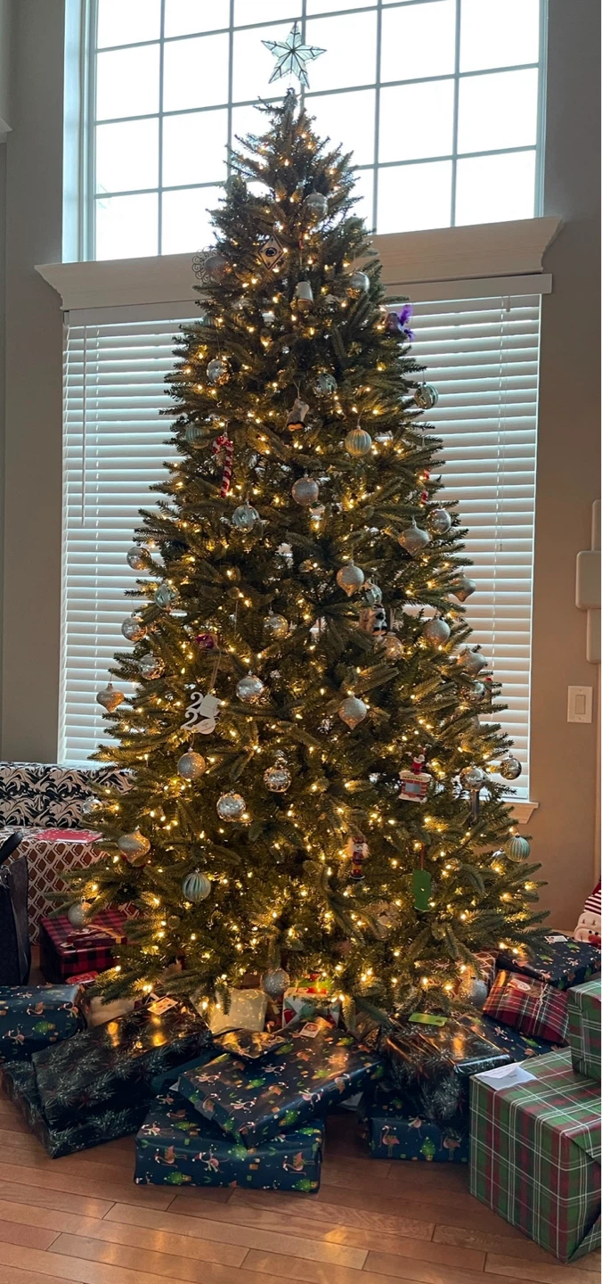 9 ft pre-lit Christmas Tree
