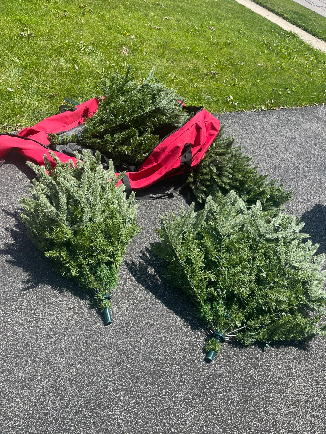 9 ft pre-lit Christmas Tree - photo 2