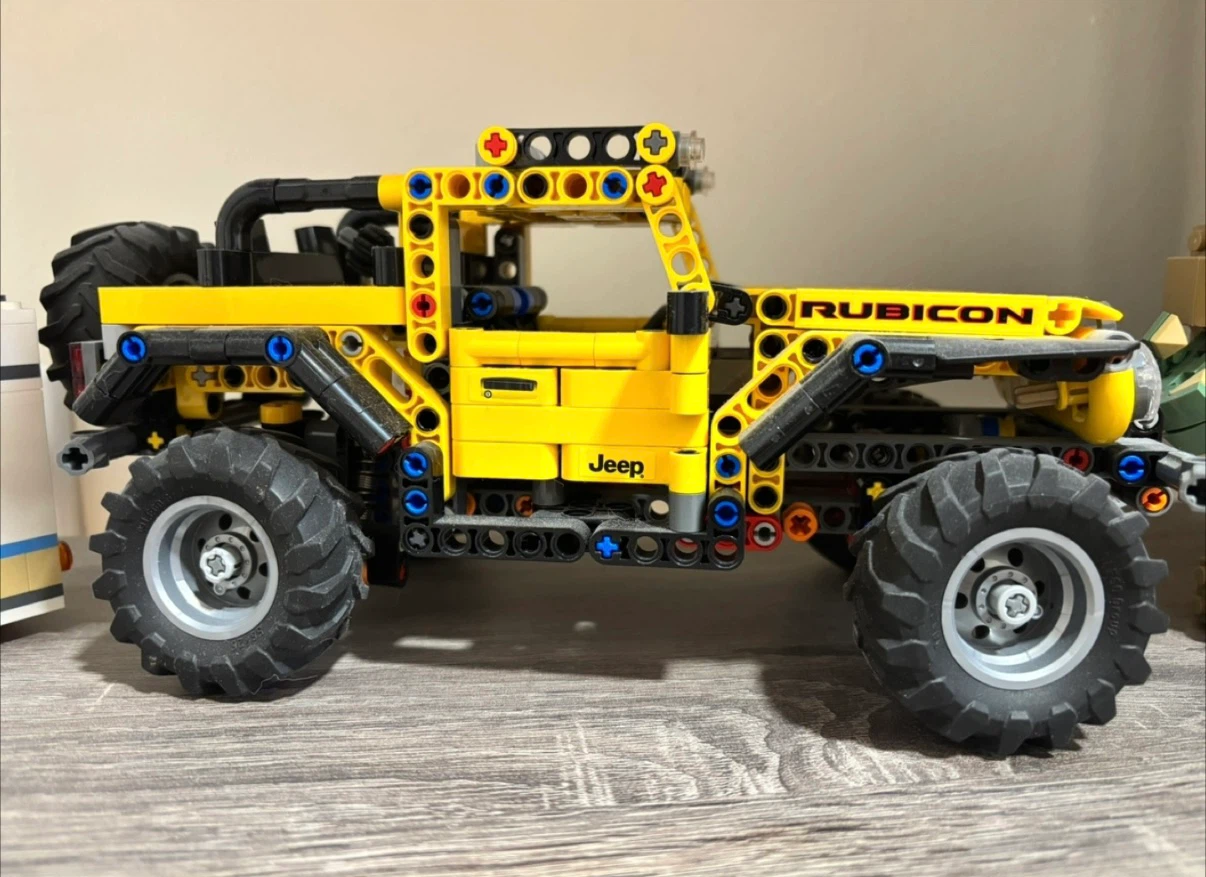 LEGO Technic Jeep Wrangler Rubicon & Baby Yoda