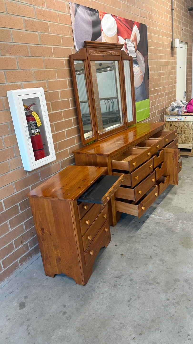 12 drawers Dresser with matching nightstand - photo 5